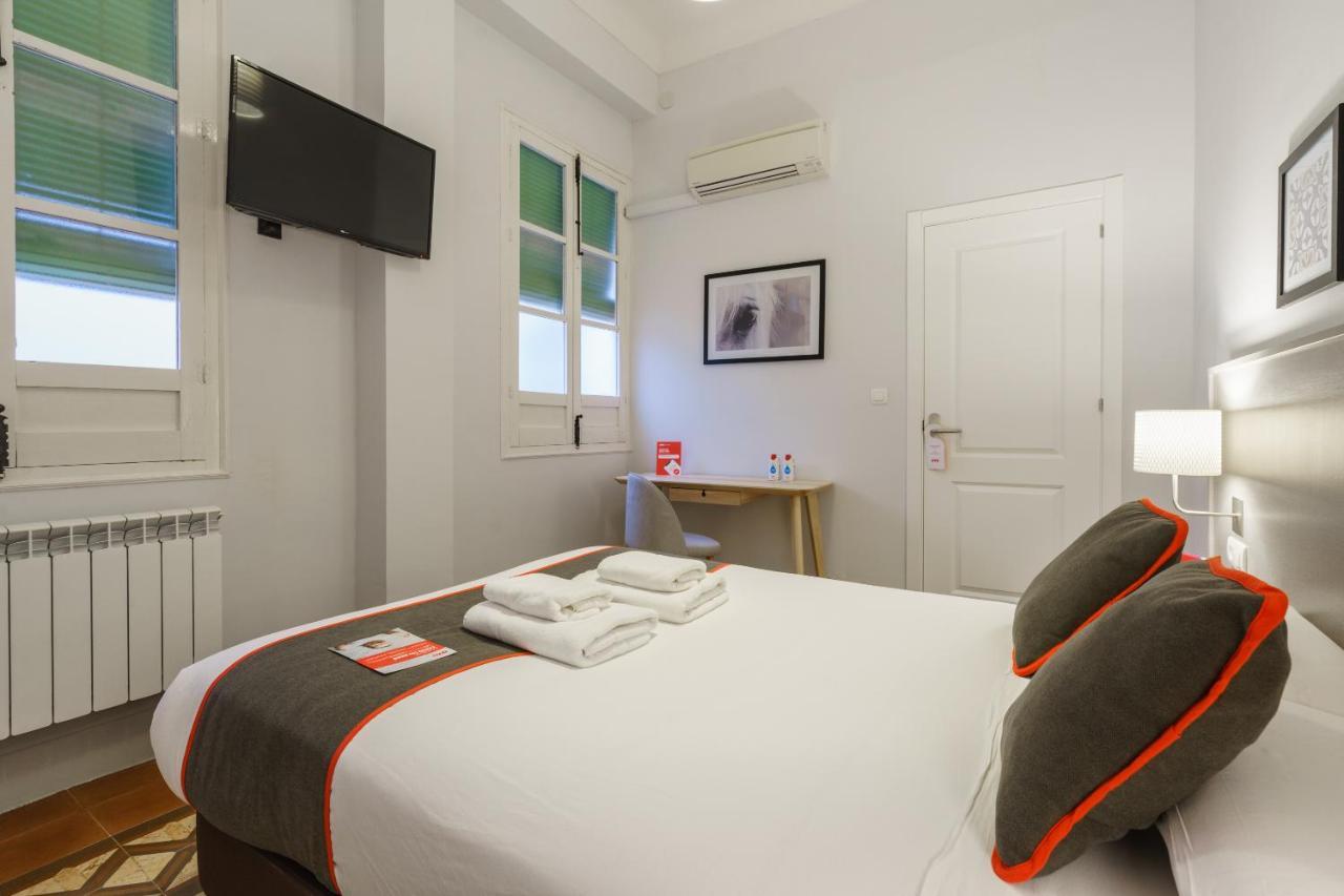 โอโย โอสตัล ซานเชซ Hotel กรานาดา ภายนอก รูปภาพ