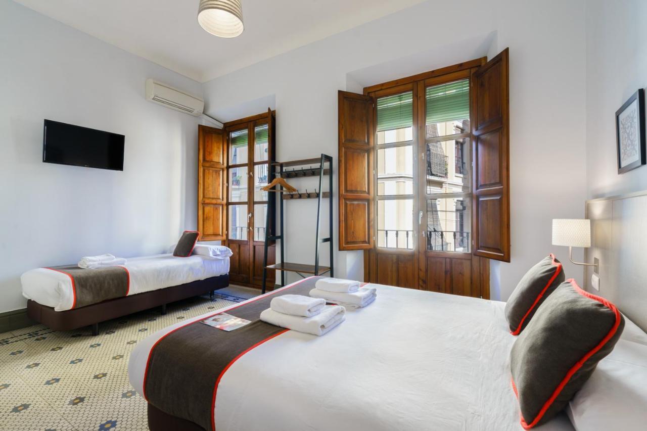 โอโย โอสตัล ซานเชซ Hotel กรานาดา ภายนอก รูปภาพ