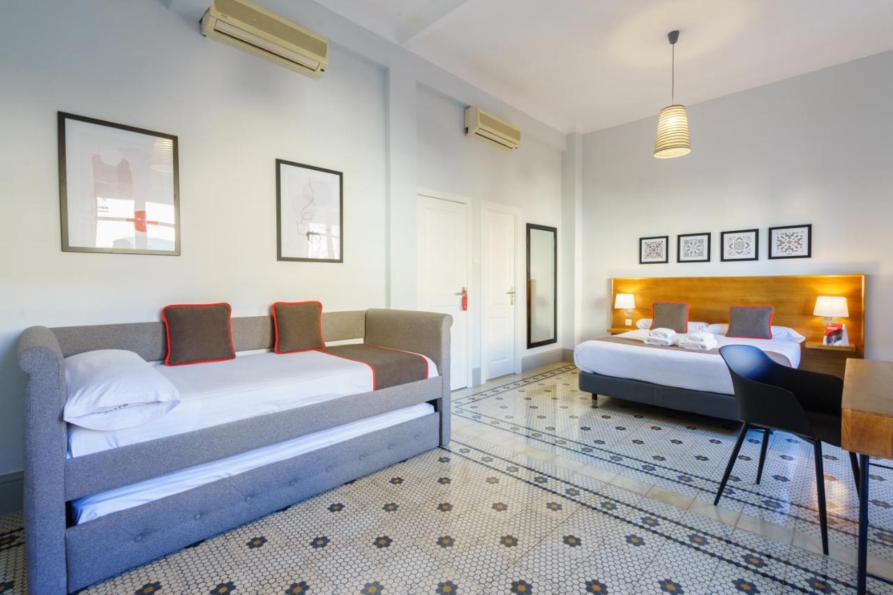 โอโย โอสตัล ซานเชซ Hotel กรานาดา ภายนอก รูปภาพ