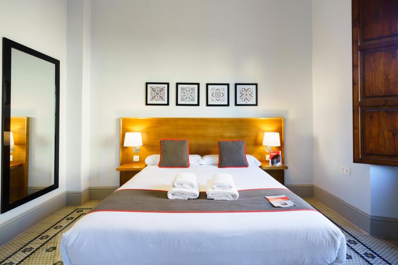 โอโย โอสตัล ซานเชซ Hotel กรานาดา ภายนอก รูปภาพ