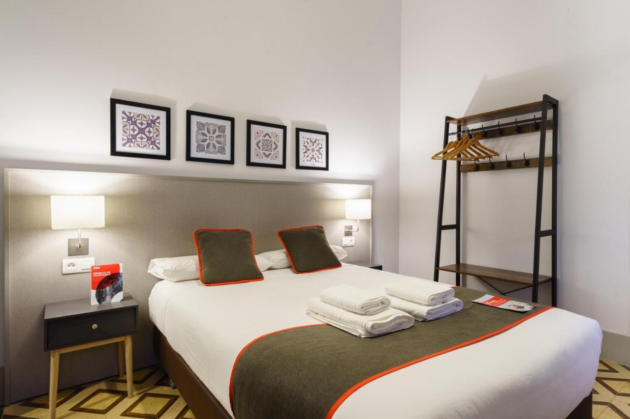 โอโย โอสตัล ซานเชซ Hotel กรานาดา ภายนอก รูปภาพ