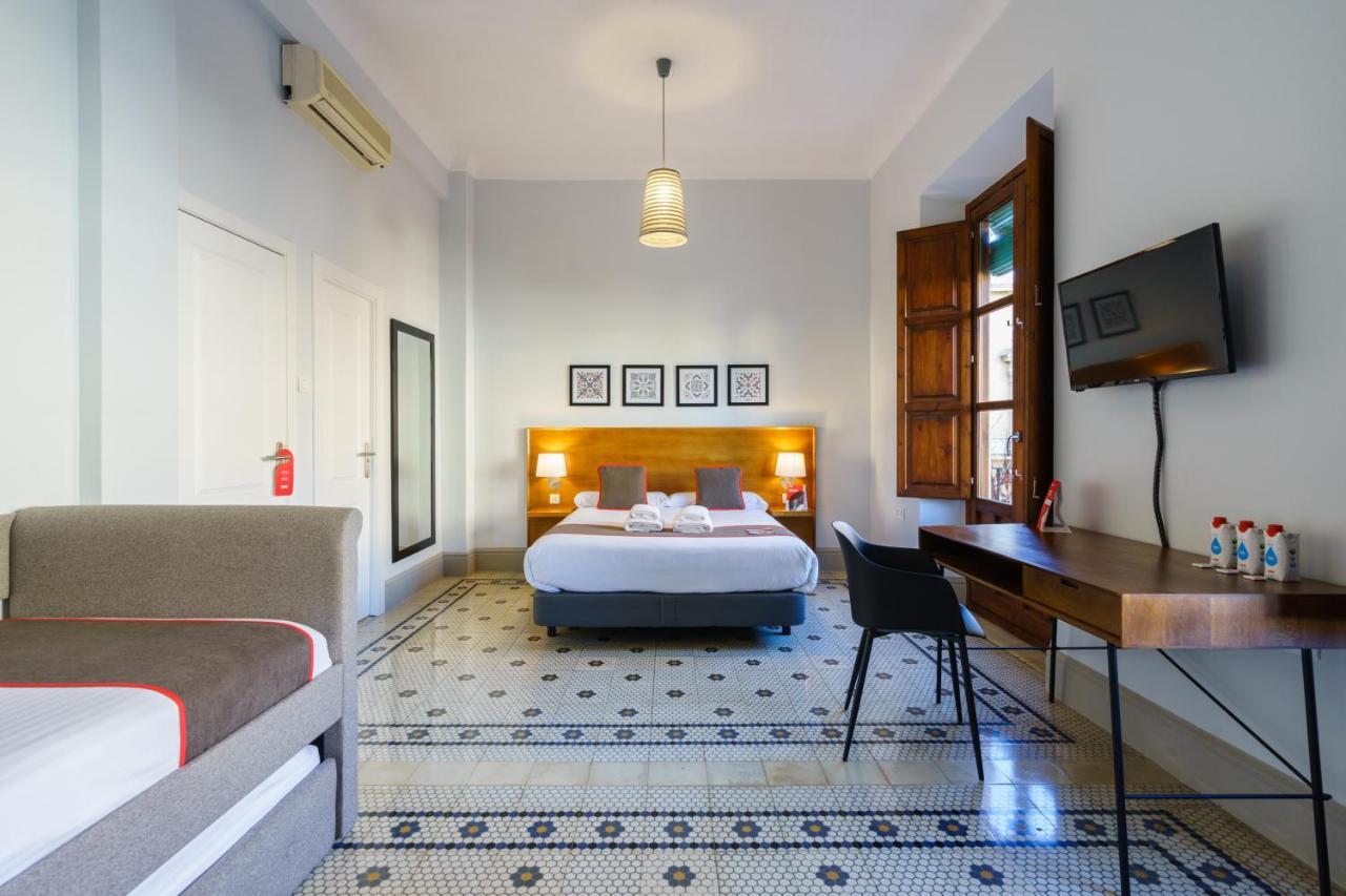 โอโย โอสตัล ซานเชซ Hotel กรานาดา ภายนอก รูปภาพ